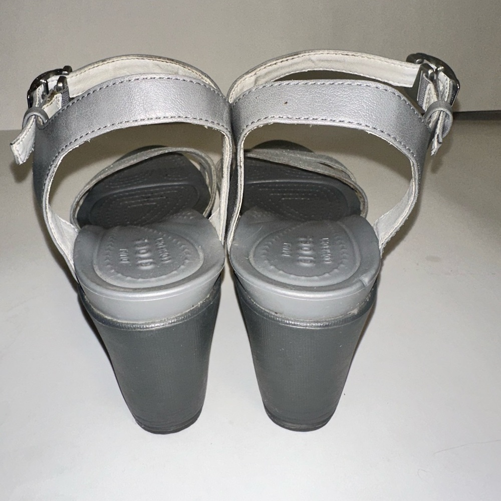Crocs Women's Leigh II Ankle Strap Wedge Size 10 Sandals Heels Gray Fabric - Picture 5 of 8
